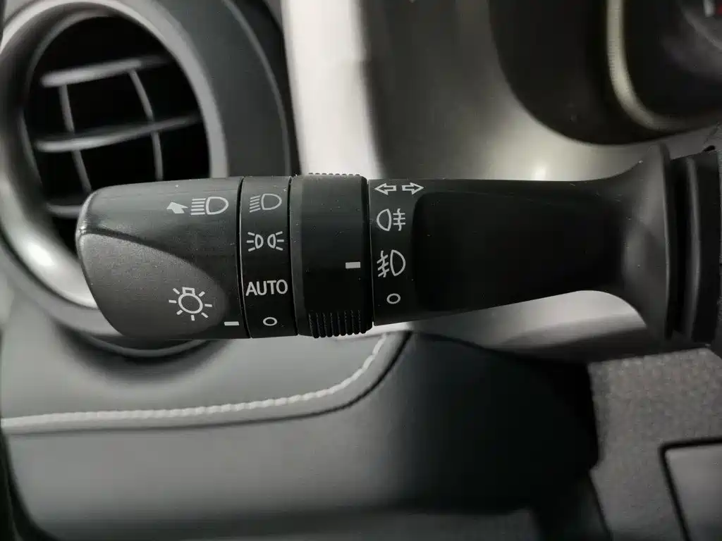 Toyota RAV4 2018 — фото 21