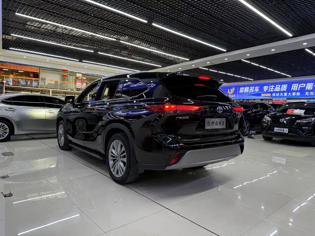 Toyota Highlander 2022 — фото 6