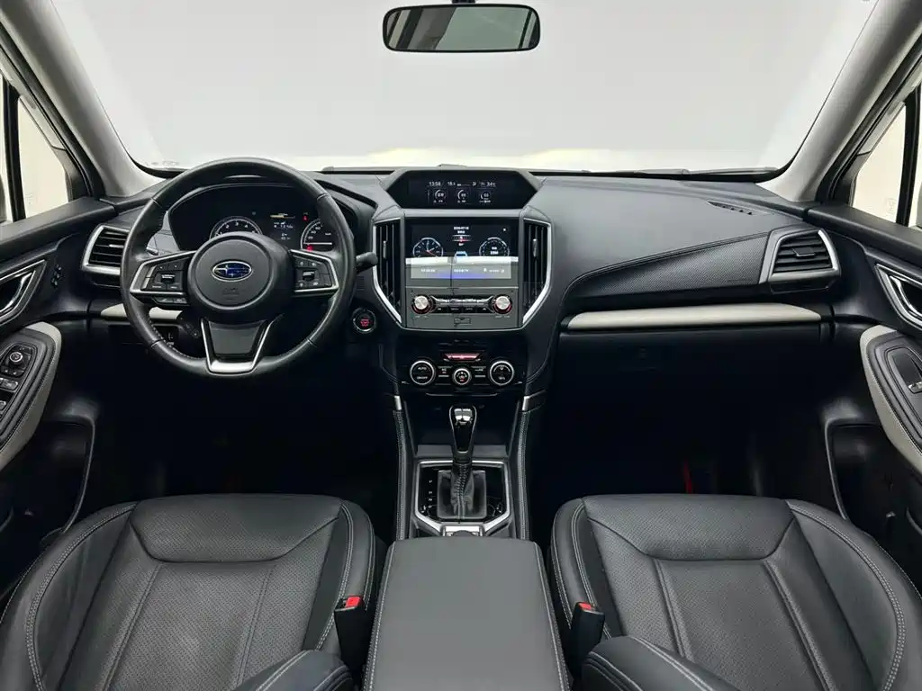 Subaru Forester 2022 — фото 12