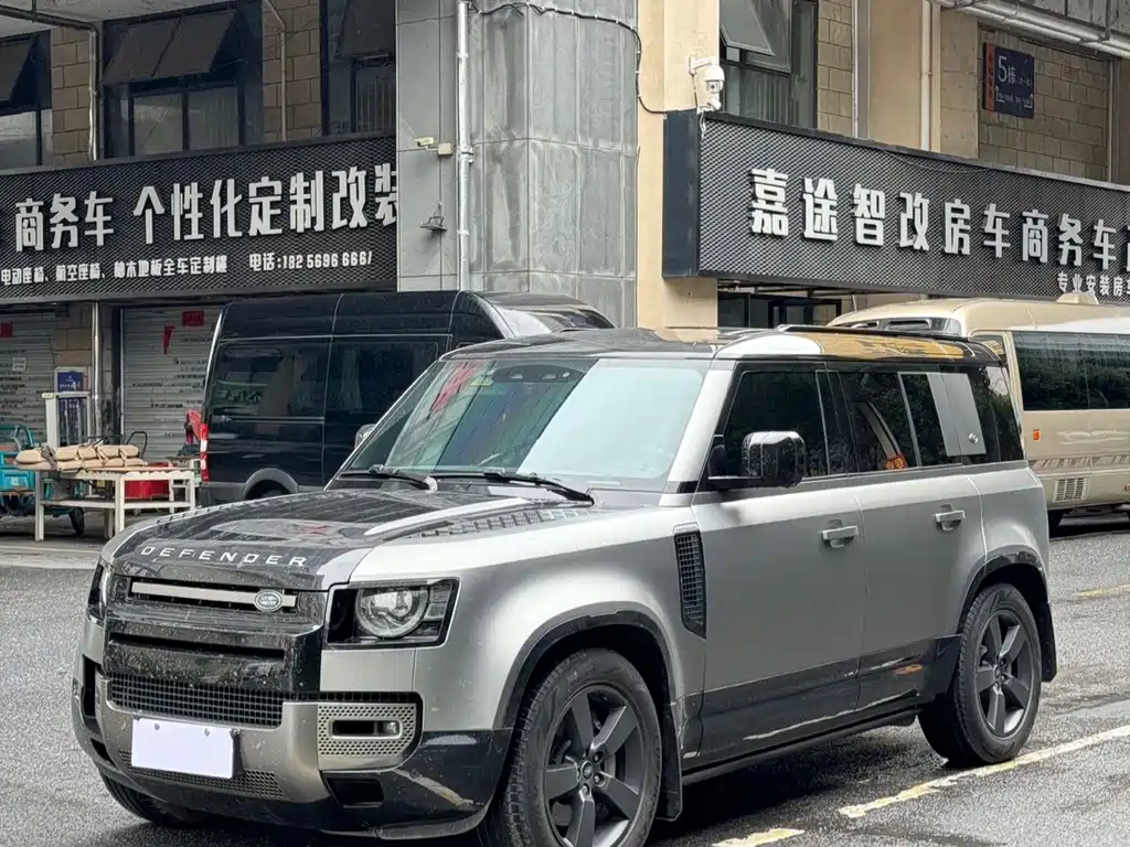 Land Rover Defender 2024 — фото 1