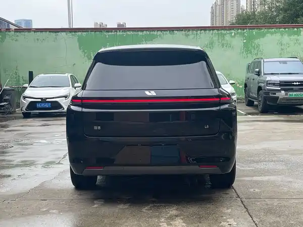 Li Auto L8 2025