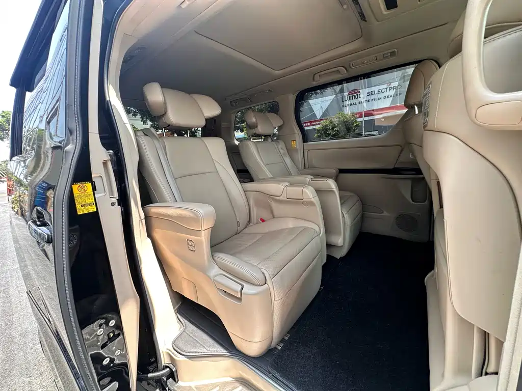Toyota Alphard 2011 — фото 11