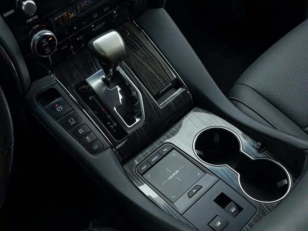 Lexus LM 2020 — фото 14