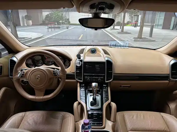 Porsche Cayenne 2011