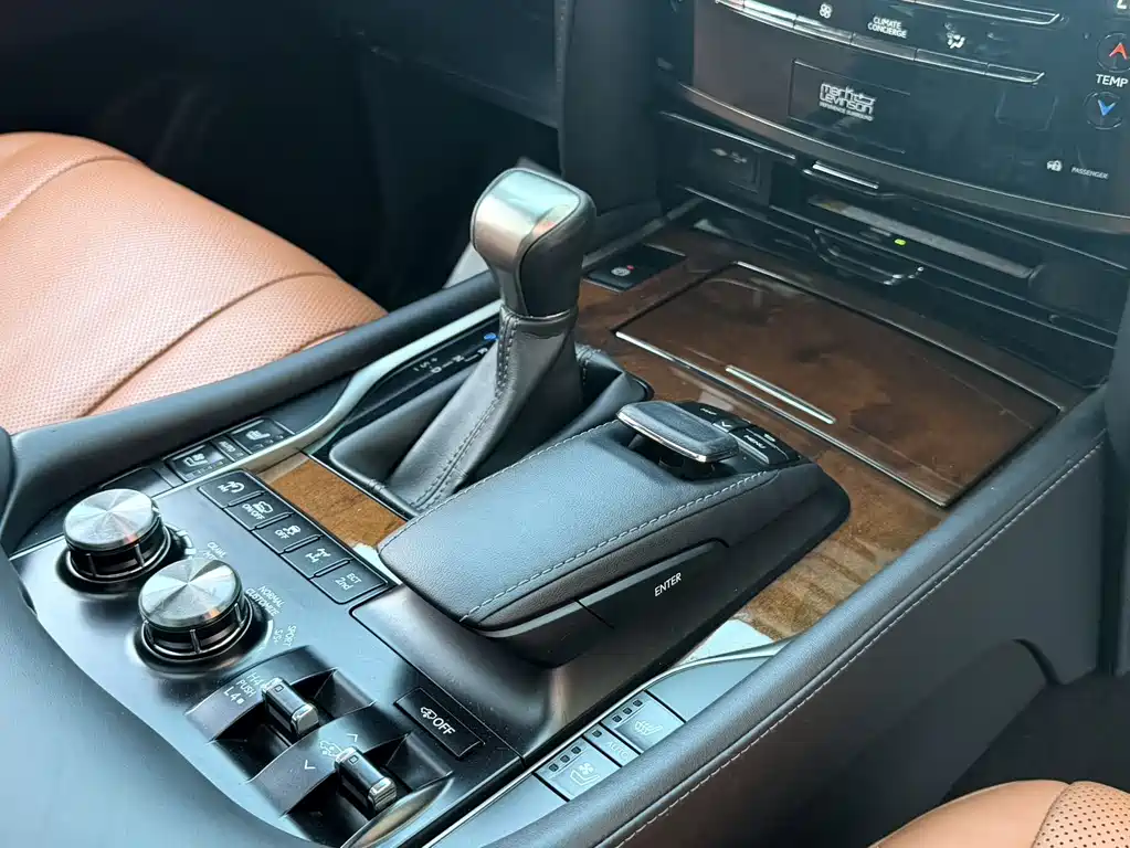 Lexus LX 2019 — фото 12
