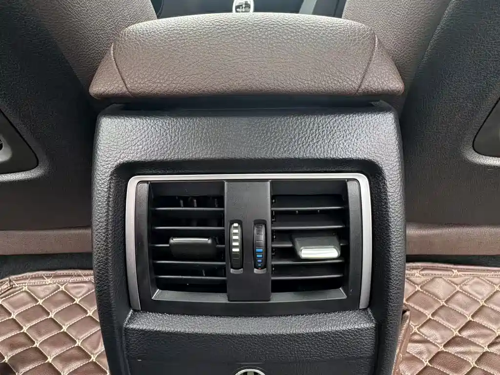 BMW 3 Series 2019 — фото 19