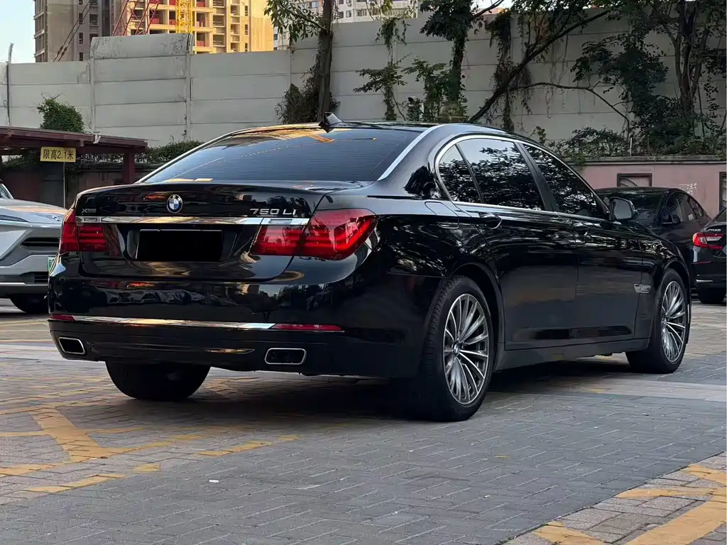 BMW 7 Series 2016 — фото 11