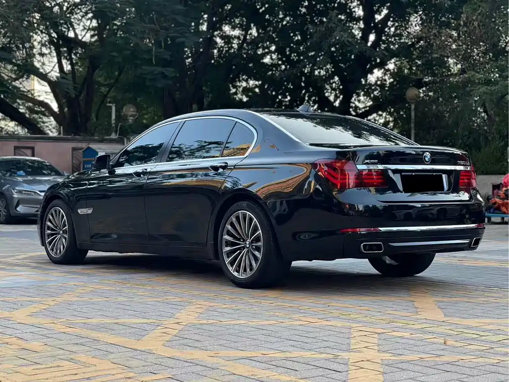 BMW 7 Series 2016 — фото 9