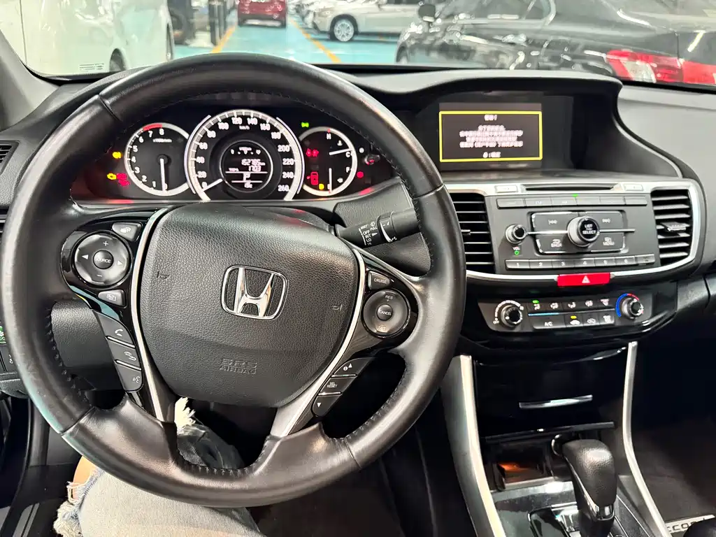 Honda Accord 2016 — фото 10