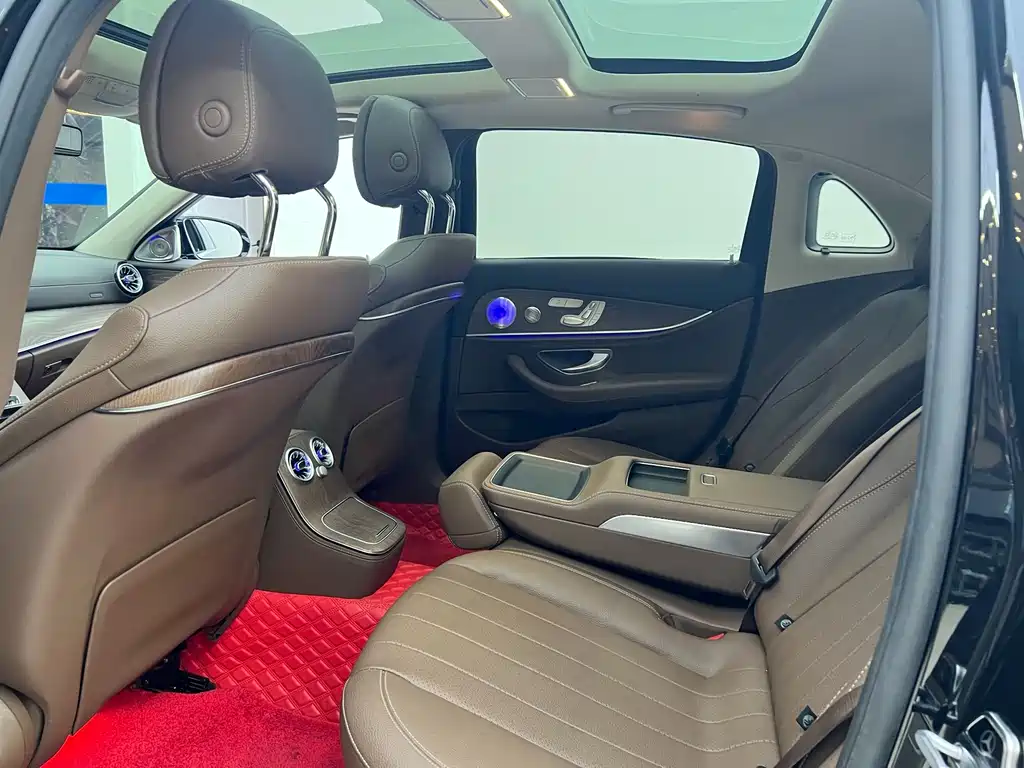 Mercedes-Benz E-Class 2023 — фото 20