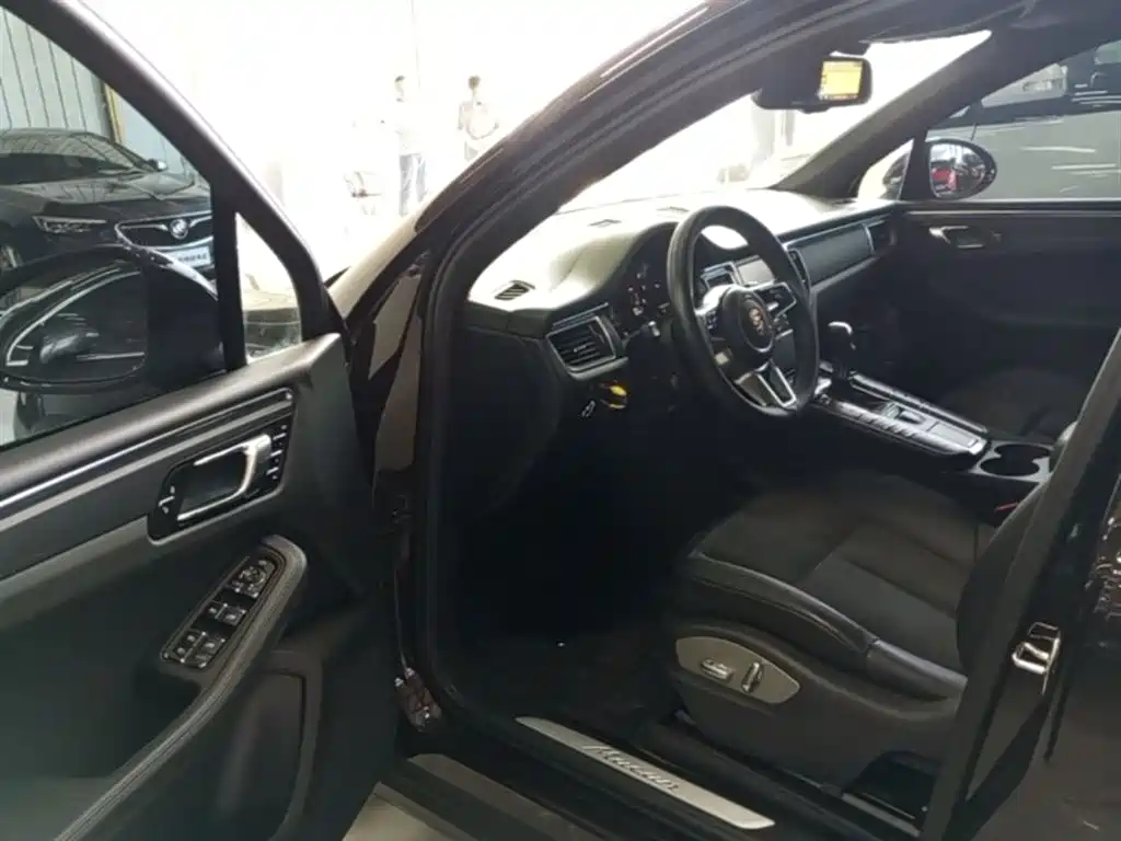 Porsche Macan 2015 — фото 16