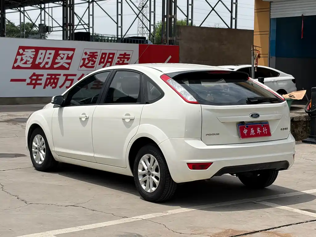 Ford Focus 2014 — фото 18