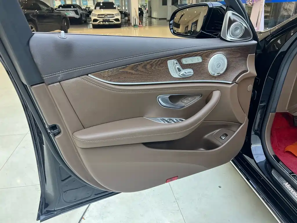 Mercedes-Benz E-Class 2023 — фото 9
