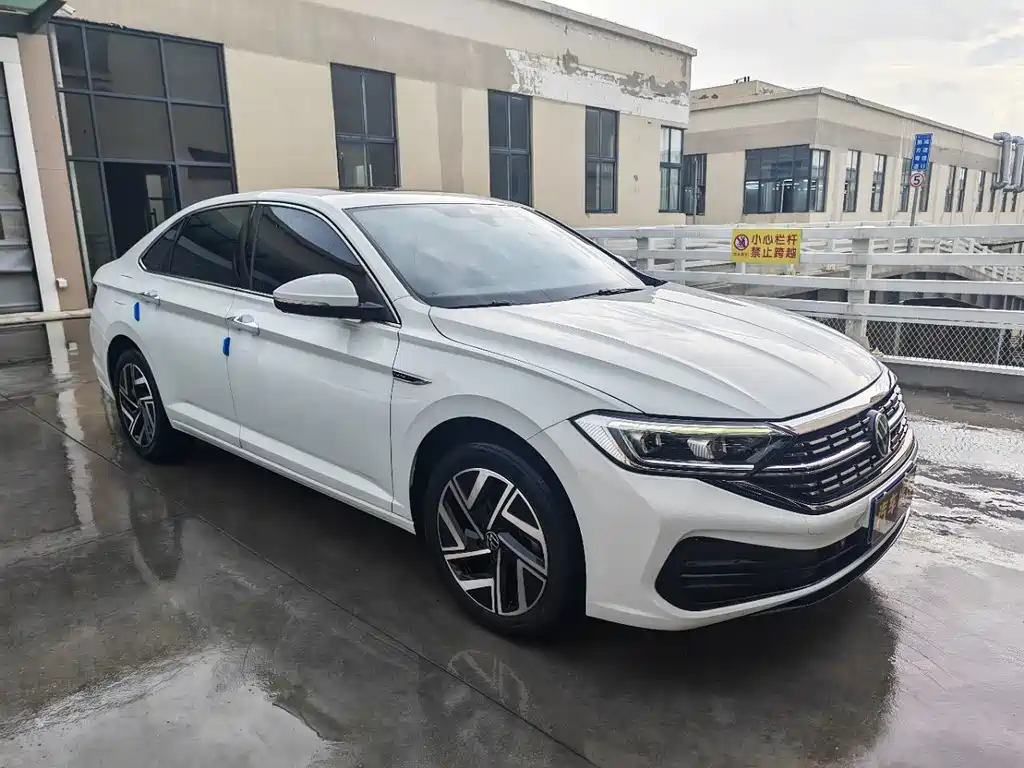 Volkswagen Sagitar 2022