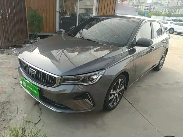 Geely Emgrand 2022