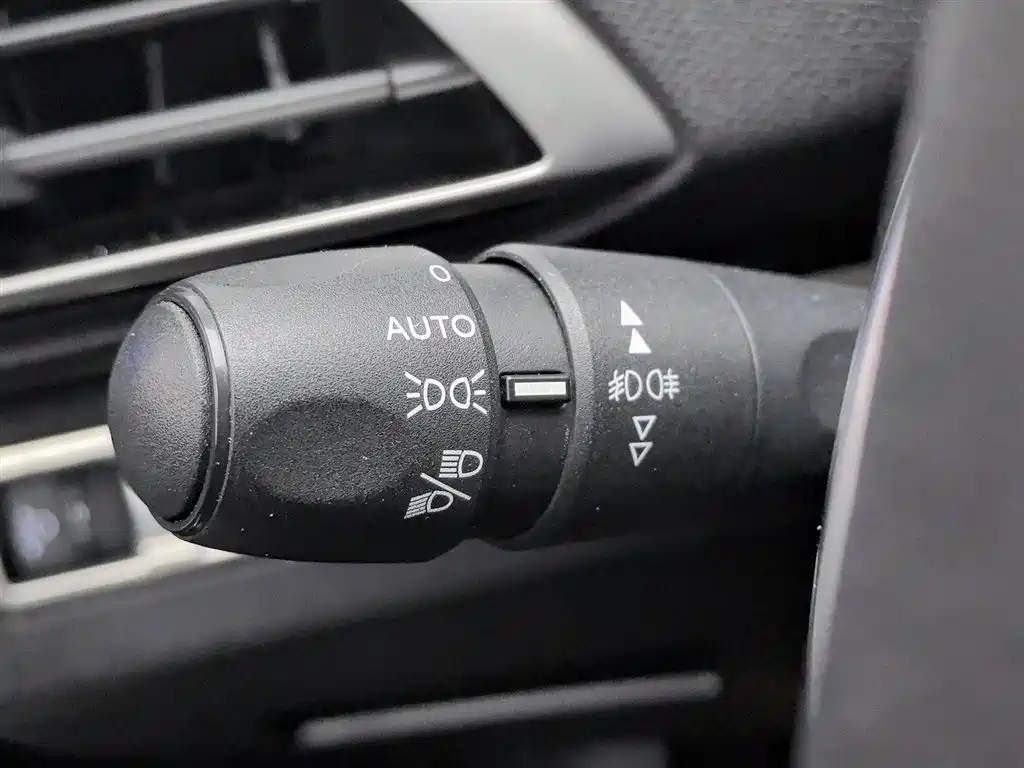 Peugeot 5008 2017 — фото 21