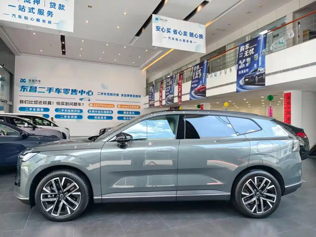 Volvo XC70 Plug-In Hybrid 2026 — фото 14