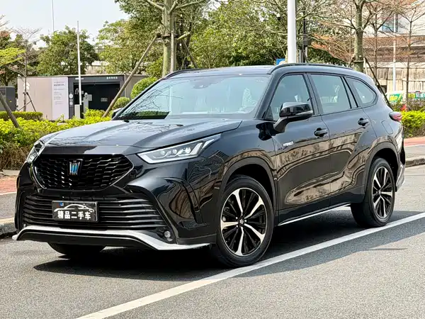 Toyota Crown Kluger 2024