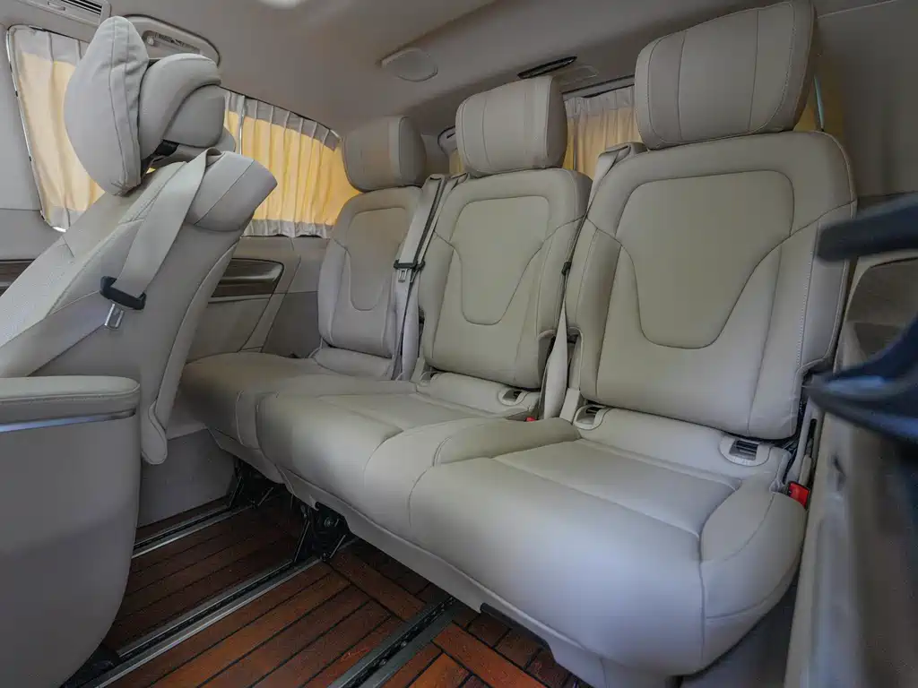 Mercedes-Benz V-Class 2021 — фото 17