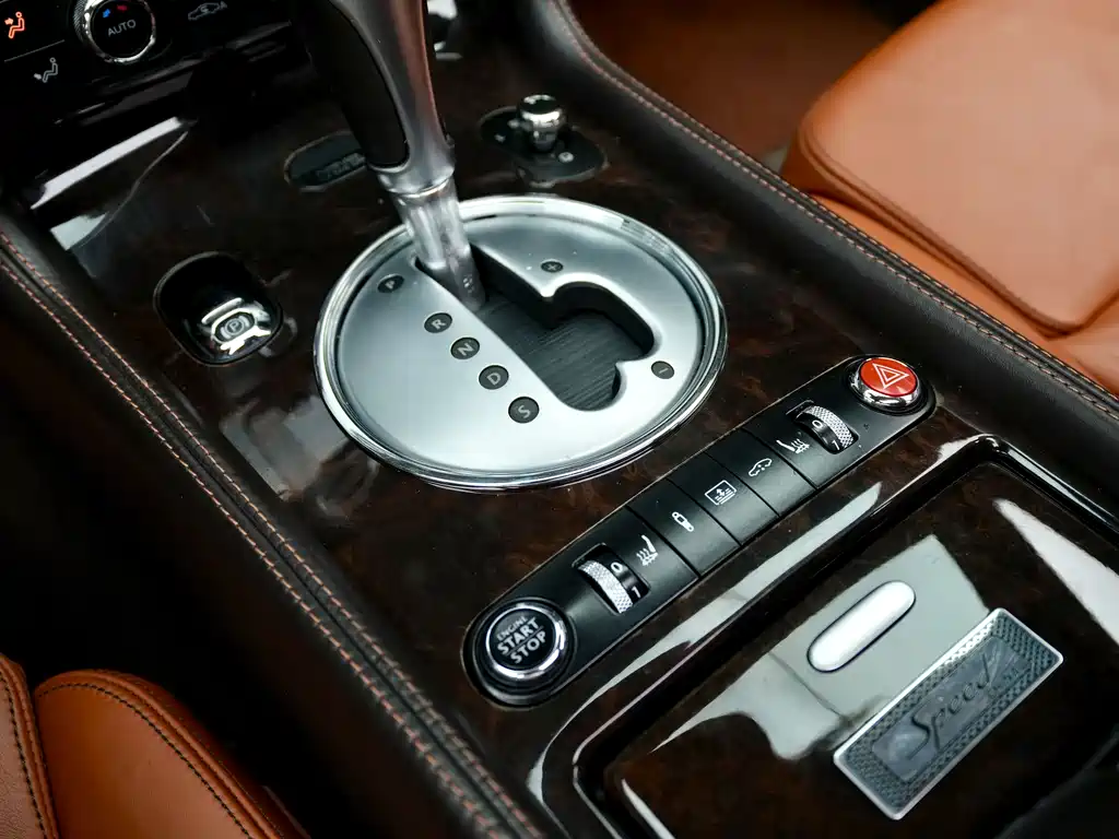 Bentley Flying Spur 2011 — фото 10