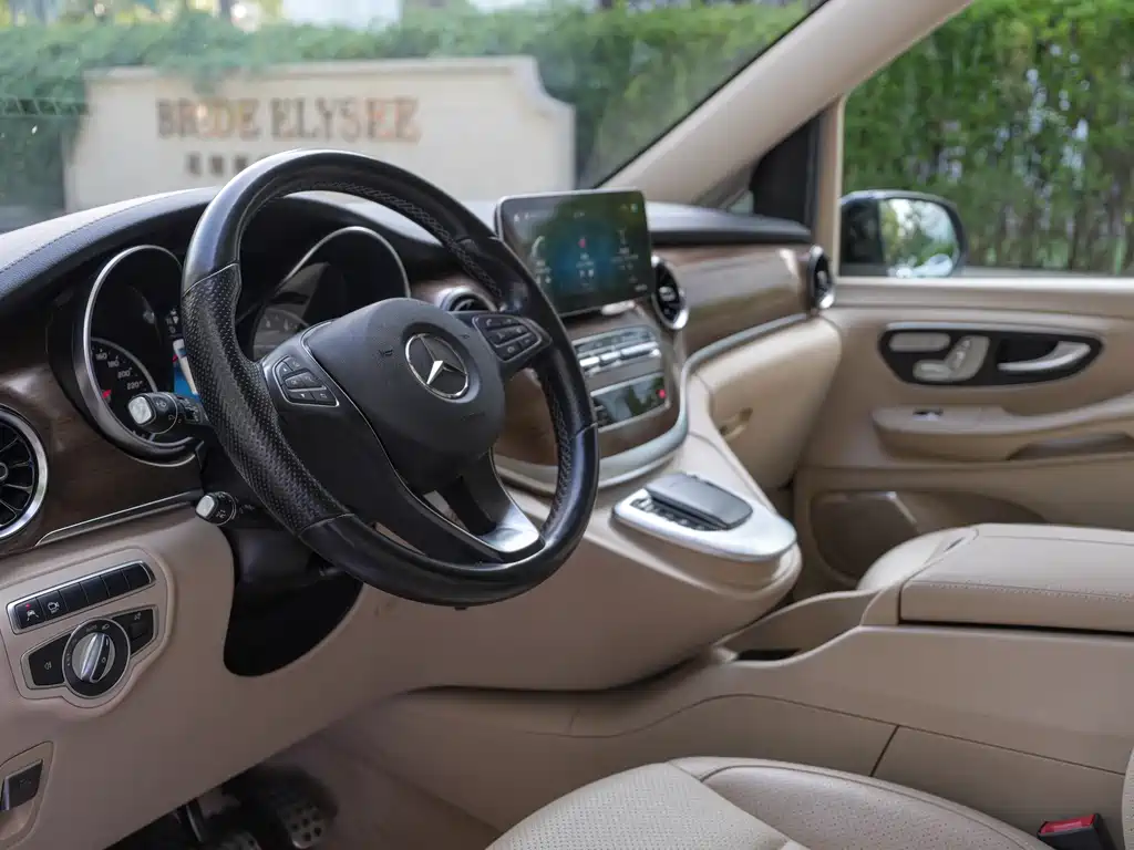 Mercedes-Benz V-Class 2021 — фото 14