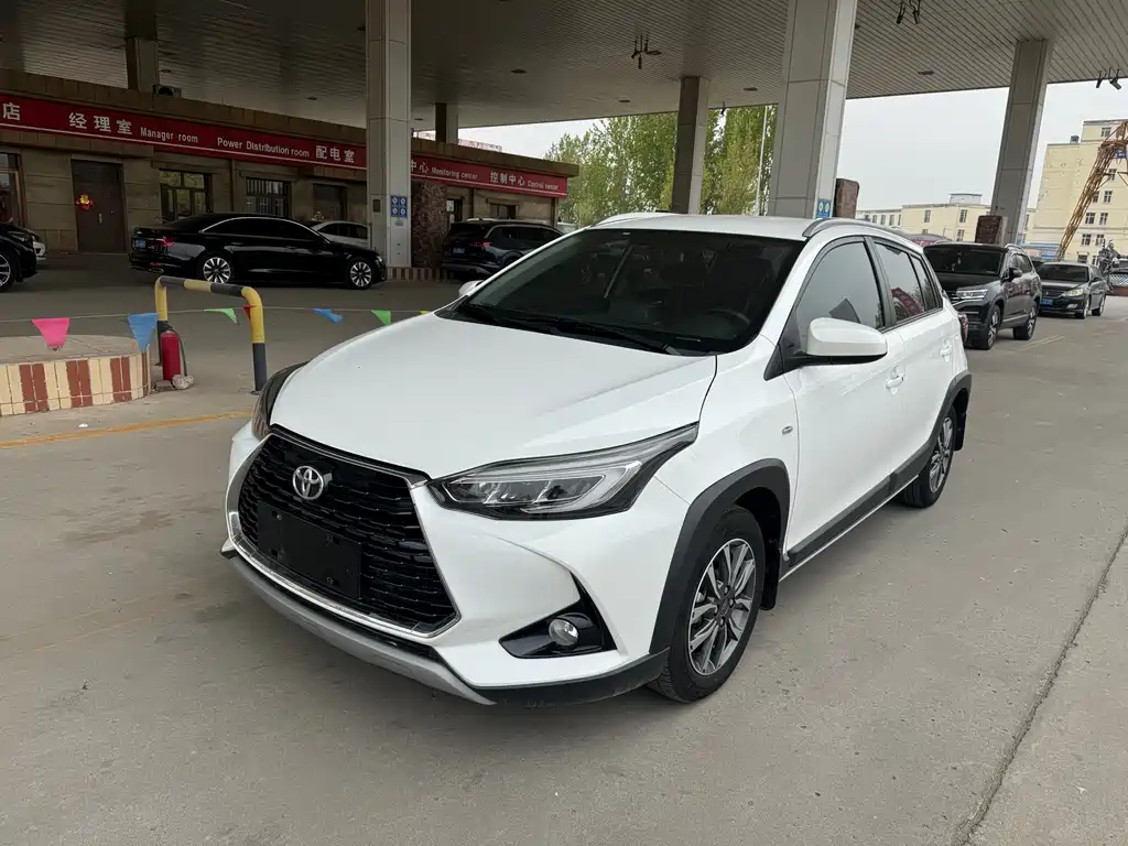 Toyota Yaris L 2023 — фото 1