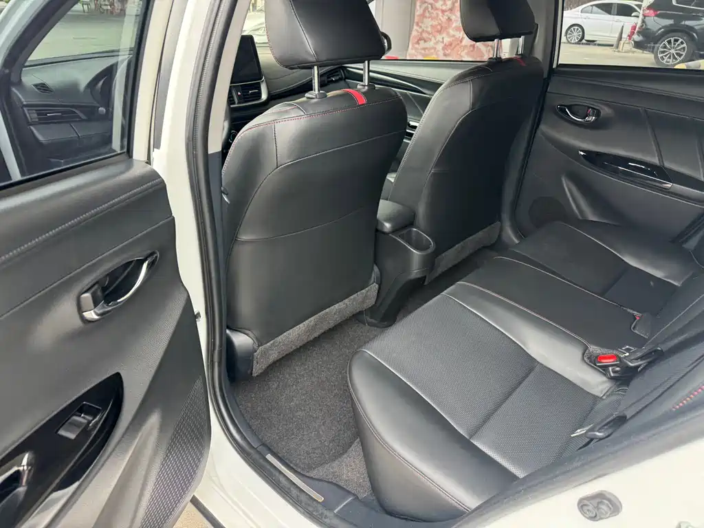 Toyota Yaris L 2023 — фото 11
