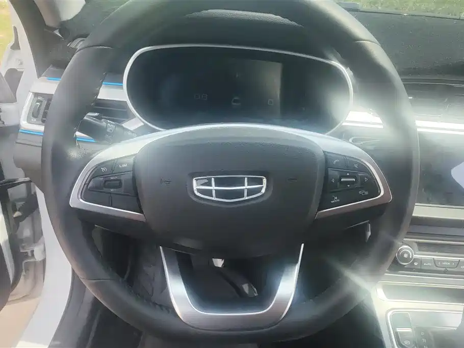 Geely Emgrand 2020 — фото 15