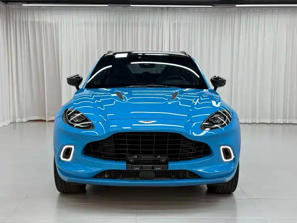 Aston Martin DBX 2022