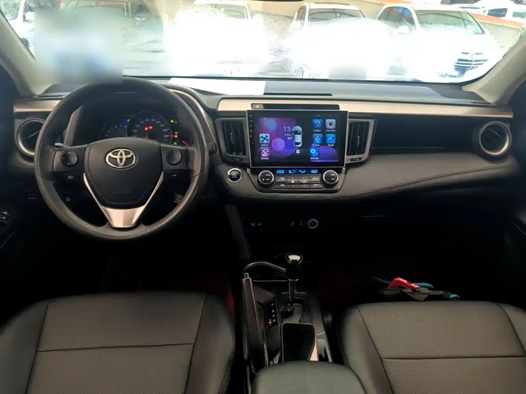 Toyota RAV4 2016 — фото 10
