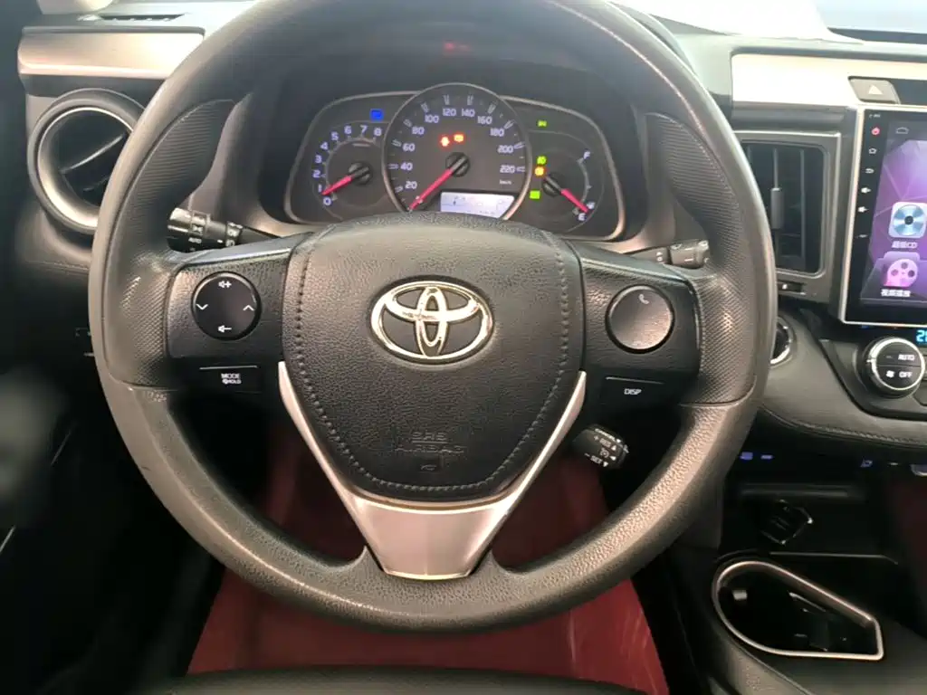 Toyota RAV4 2016 — фото 11