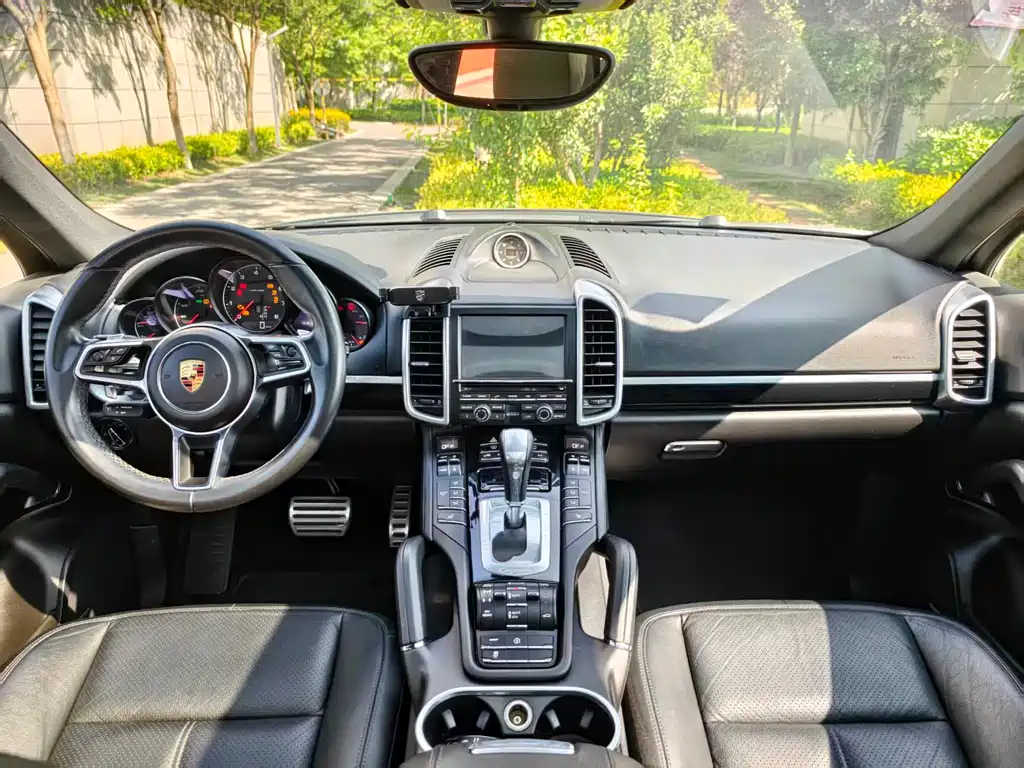 Porsche Cayenne 2016 — фото 10