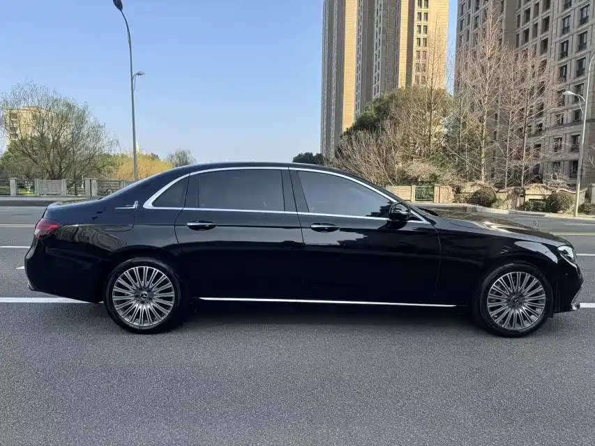 Mercedes-Benz E-Class 2023 — фото 9