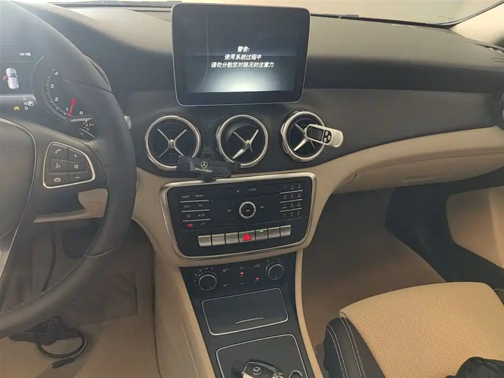 Mercedes-Benz GLA 2018 — фото 13