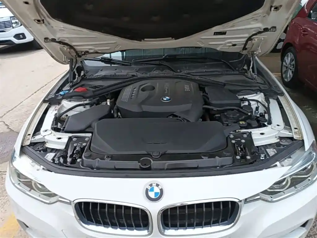 BMW 3 Series 2017 — фото 20