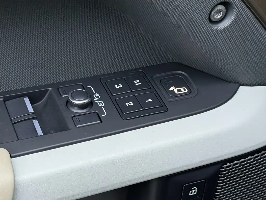 Land Rover Defender 2021 — фото 20