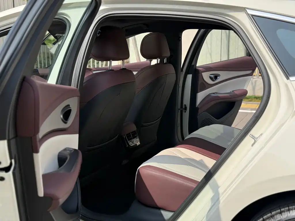BYD Seal 07 DM-i 2026 — фото 5