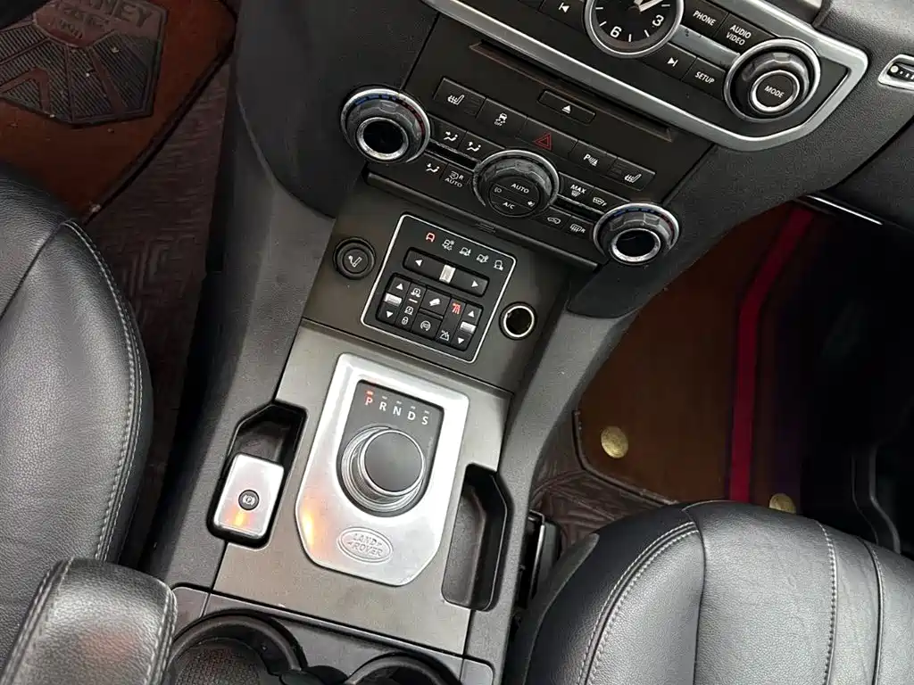 Land Rover Discovery 2015 — фото 11