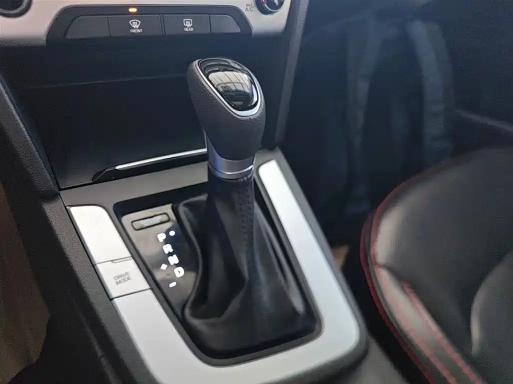 Hyundai Elantra 2018 — фото 14