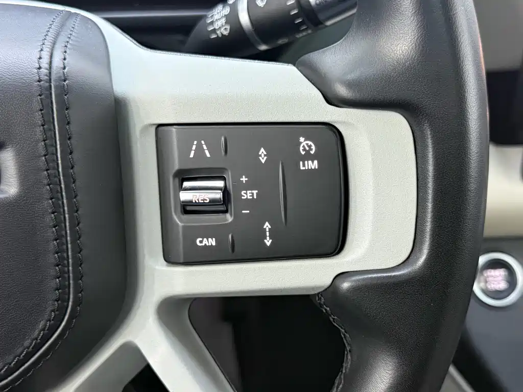 Land Rover Defender 2021 — фото 24