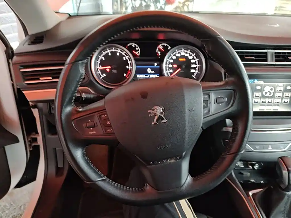 Peugeot 408 2014 — фото 11