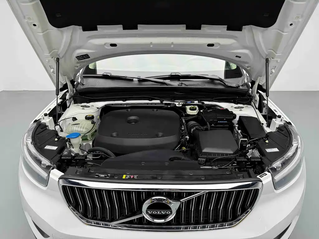 Volvo XC40 2022 — фото 21