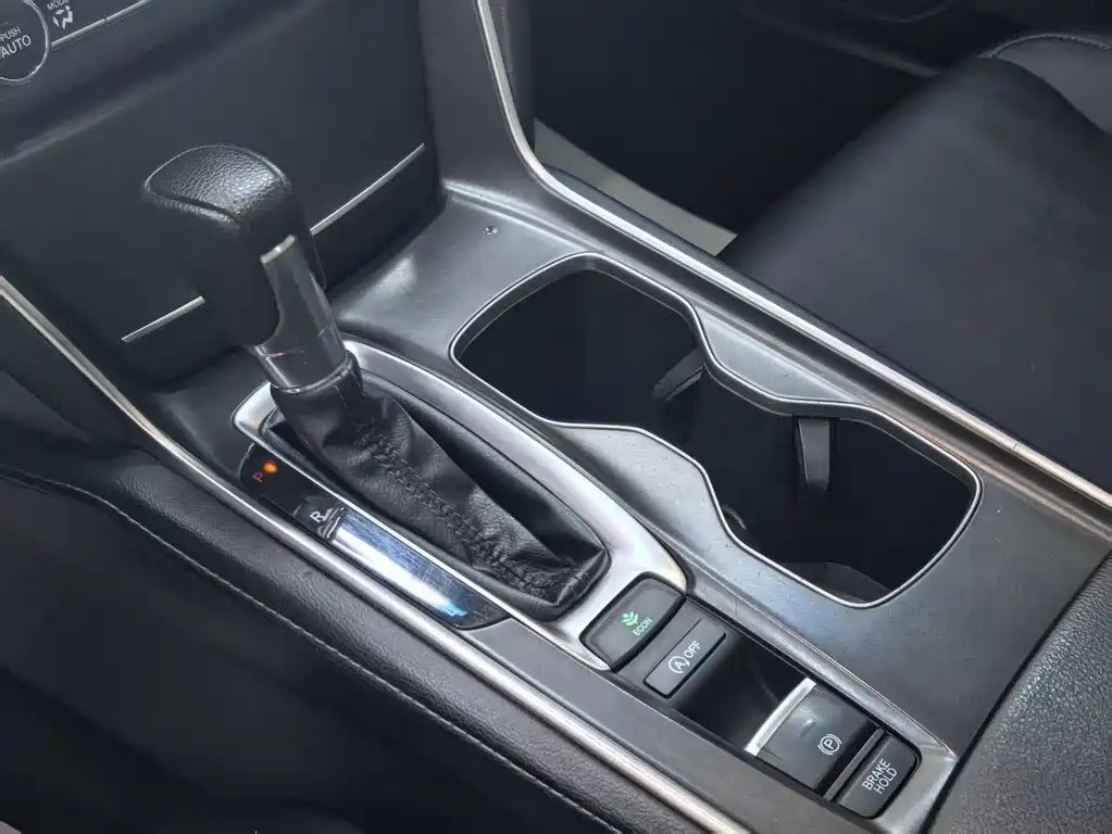 Honda Accord 2018 — фото 11
