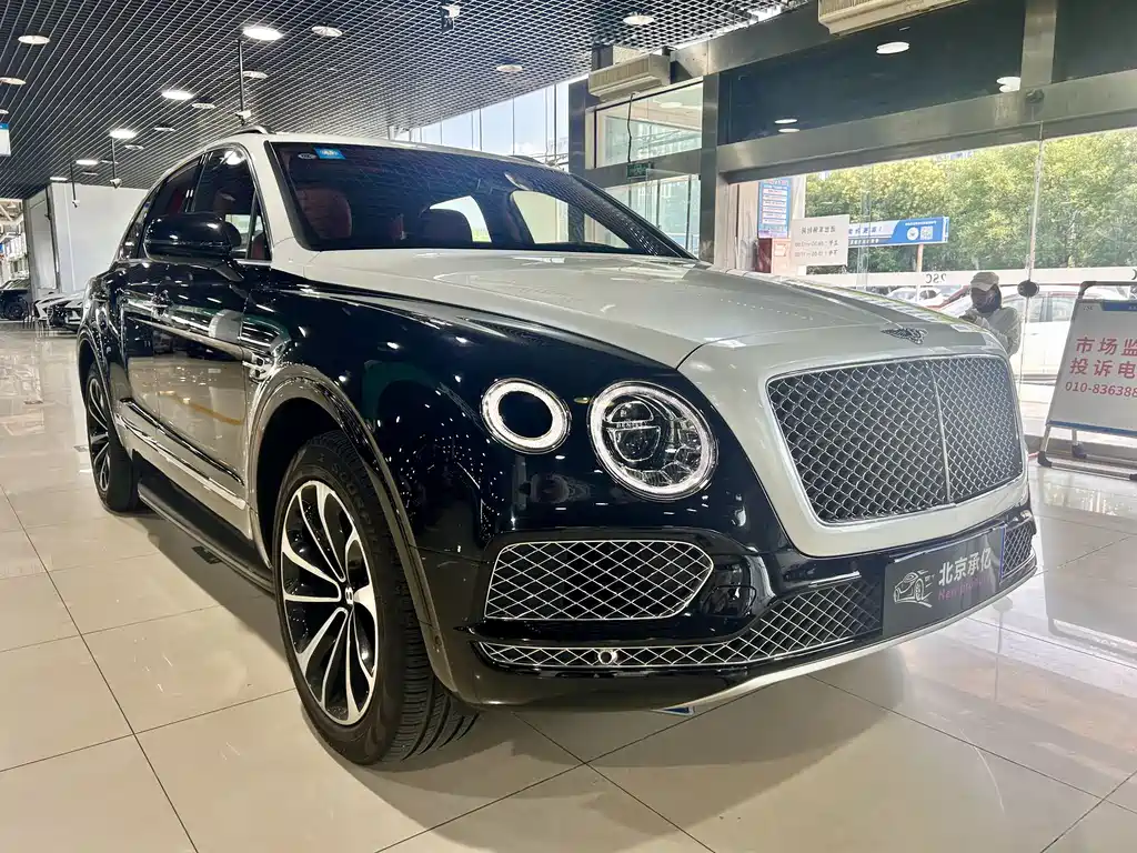 Bentley Bentayga 2017 — фото 13