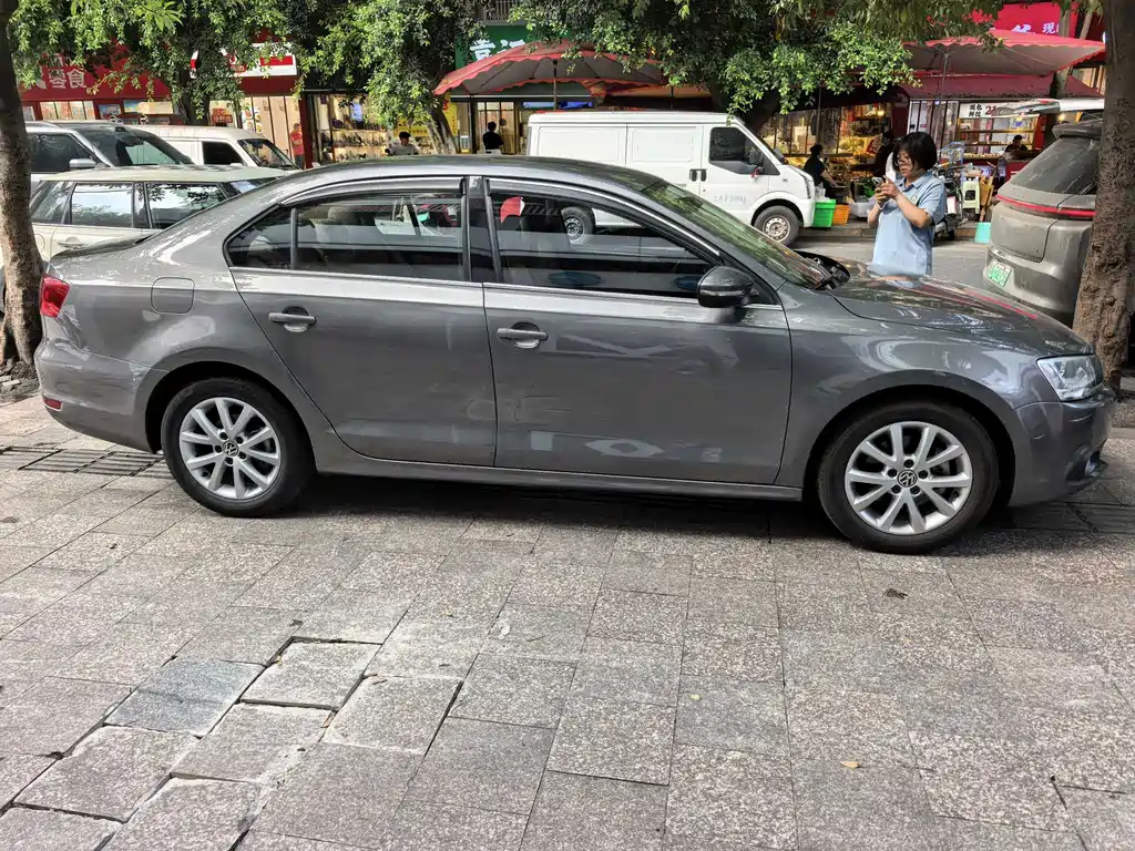 Volkswagen Sagitar 2012