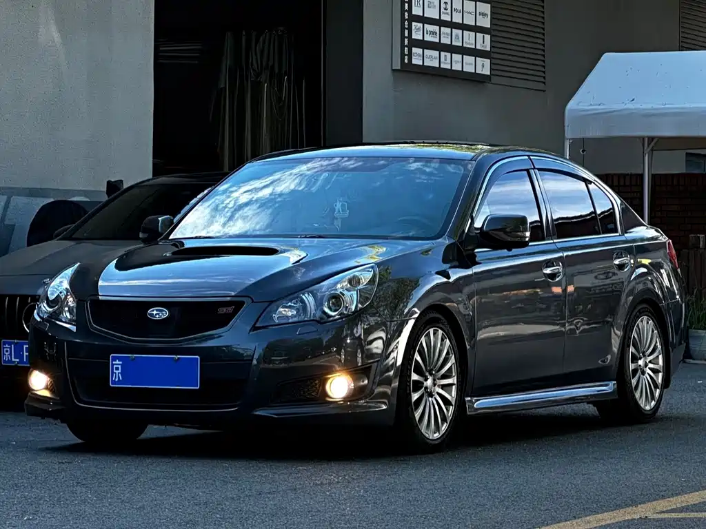 Subaru Legacy 2010 — фото 1
