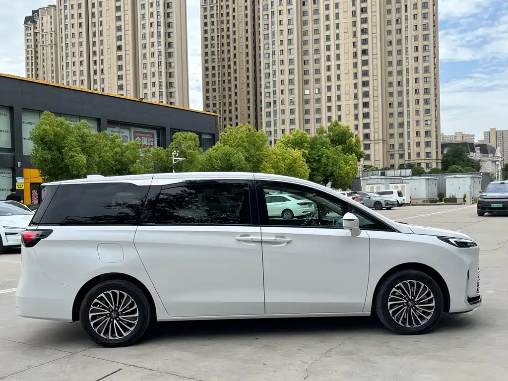 Buick GL8 Hybrid 2025 — фото 13