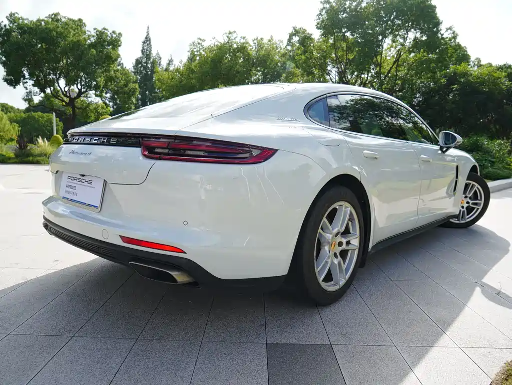 Porsche Panamera 2018 — фото 15