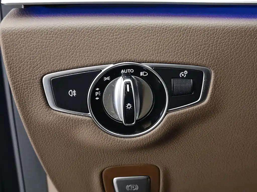 Mercedes-Benz E-Class 2023 — фото 21