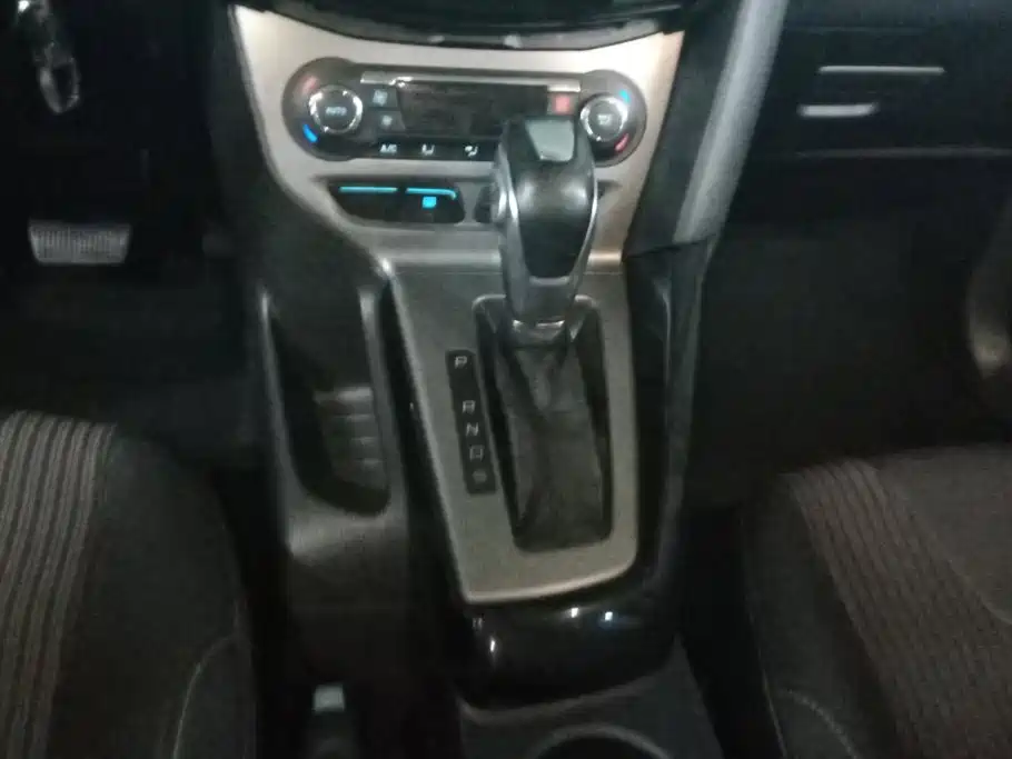 Ford Focus 2013 — фото 16